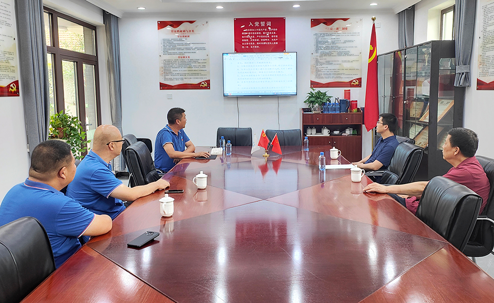 闻汛而动 向雨而行 必赢足球领导“向前一步”驻守防汛第一线
